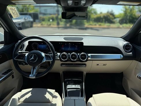 Used 2025 Mercedes-Benz GLB 250 4MATIC image 22