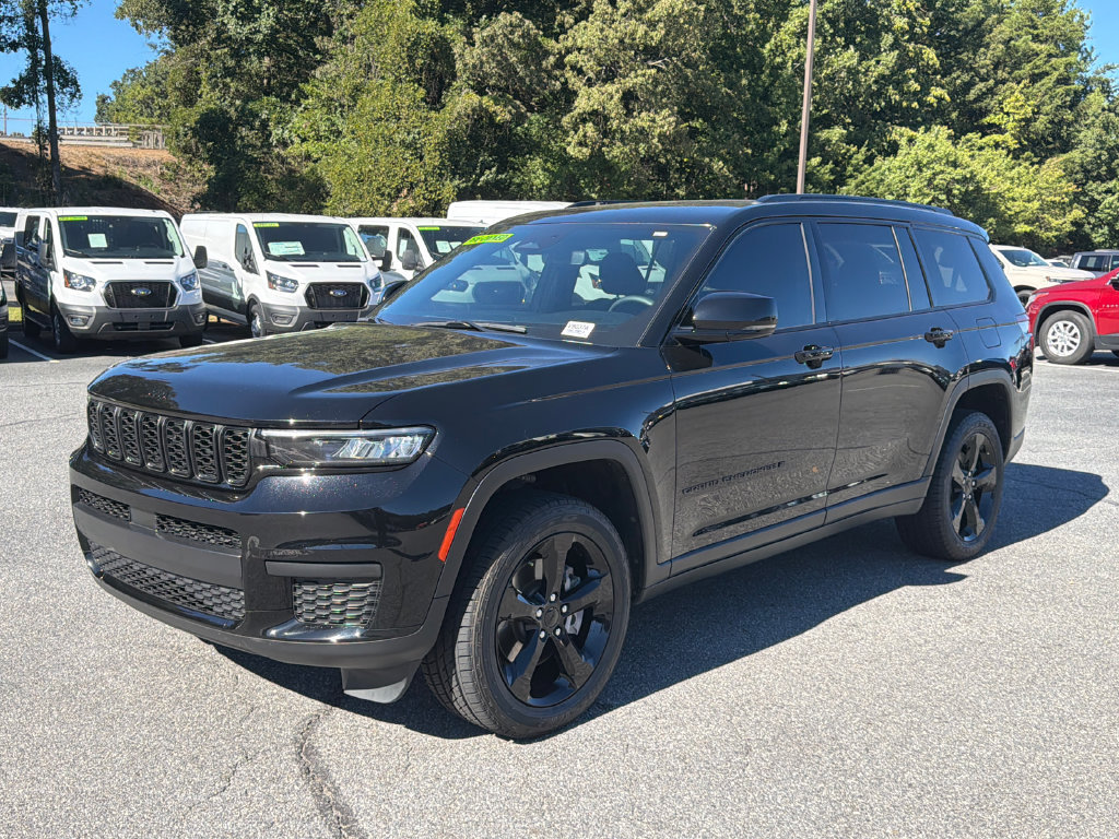 Used 2024 Jeep Grand Cherokee L Altitude AWD/4WD image 3