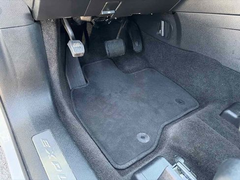Used 2017 Ford Explorer Limited w/ Equipment Group 301A FWD image 10