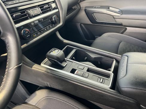 Used 2025 Nissan Pathfinder SV image 42