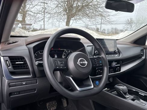 Used 2023 Nissan Rogue SV AWD/4WD image 6