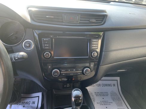 Used 2018 Nissan Rogue SV FWD image 10