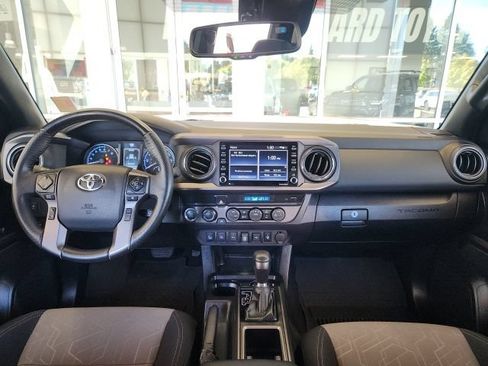 Certified 2022 Toyota Tacoma TRD Off-Road w/ Technology Package AWD/4WD image 22
