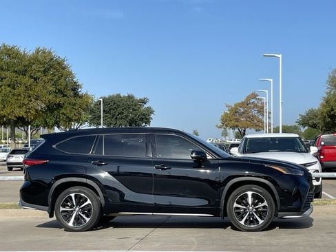 Used 2022 Toyota Highlander XSE FWD image 3
