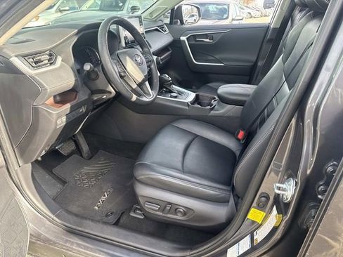 Used 2019 Toyota RAV4 Limited image 20