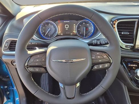 New 2026 Chrysler Pacifica Limited image 11