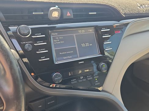 Used 2020 Toyota Camry SE w/ Carpet Mat Package FWD image 12