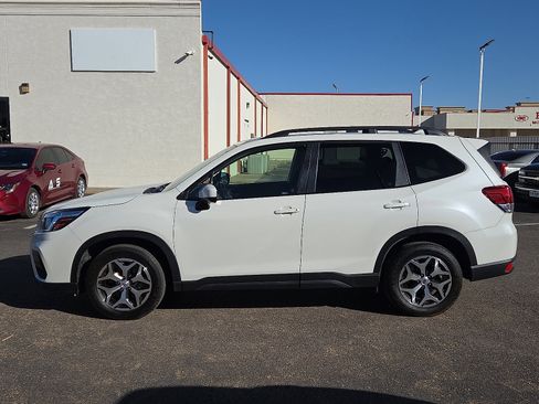 Used 2020 Subaru Forester Premium image 2