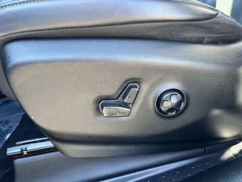 Used 2023 Chrysler Pacifica Touring-L w/ S Appearance Package image 14