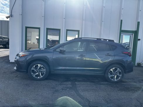 Used 2025 Subaru Crosstrek 2.0i Premium AWD/4WD image 2