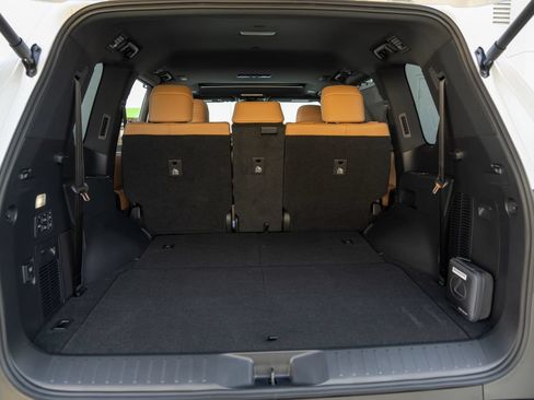 New 2026 Lexus LX 600 4WD w/ Luxury Package image 11