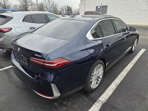 Used 2024 BMW 530i xDrive w/ Executive Package image 5
