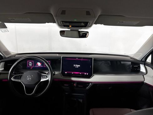 Certified 2025 Volkswagen Tiguan SE FWD image 14
