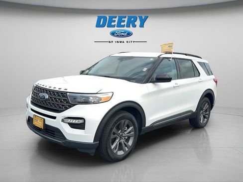 Certified 2023 Ford Explorer XLT w/ Equipment Group 202A AWD/4WD image 3