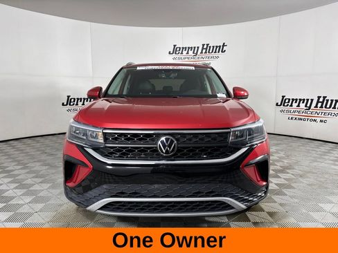 Used 2023 Volkswagen Taos SE FWD image 3