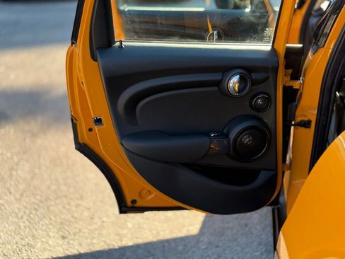 Used 2017 MINI Cooper 4-Door Hardtop image 9