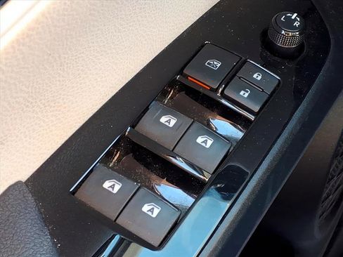 Used 2017 Toyota Prius Four image 15