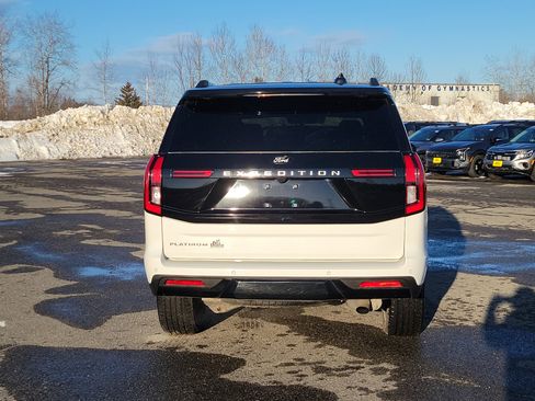 Used 2025 Ford Expedition Platinum w/ Driver's Package image 6
