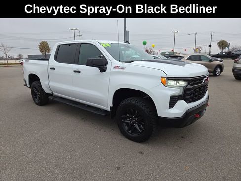 Used 2024 Chevrolet Silverado 1500 LT Trail Boss w/ Protection Package image 9