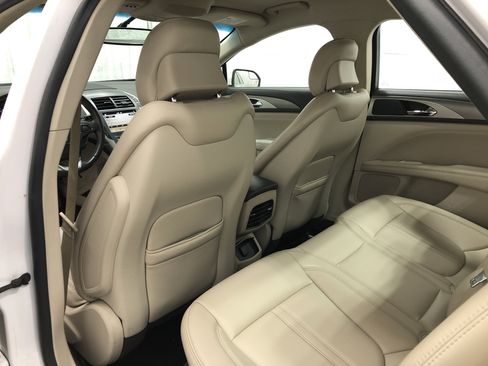 Used 2017 Lincoln MKZ Premiere image 10