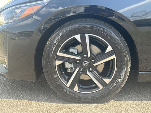 Used 2024 Nissan Sentra SV FWD image 11