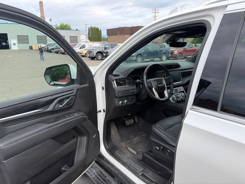 Used 2021 GMC Yukon XL Denali w/ Denali Premium Package AWD/4WD image 7