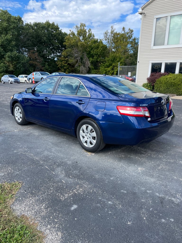 Used 2011 Toyota Camry LE FWD image 3
