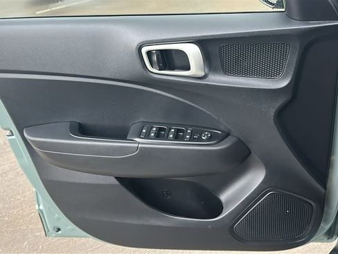Used 2025 Hyundai Venue SEL FWD image 20