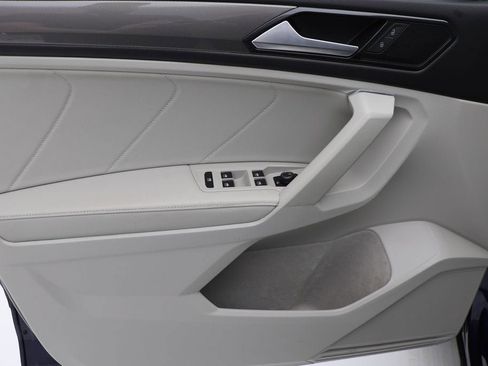 Used 2022 Volkswagen Tiguan SE w/ Panoramic Sunroof Package image 15