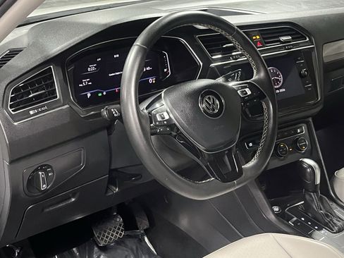 Used 2021 Volkswagen Tiguan SEL FWD image 18