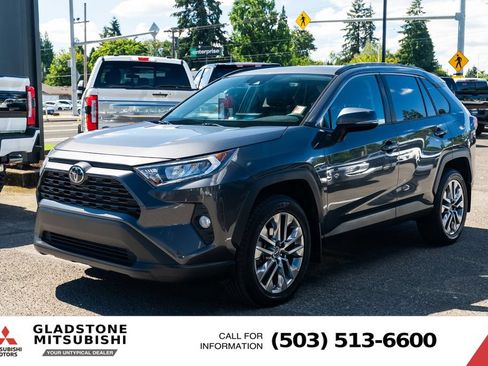 Used 2019 Toyota RAV4 XLE Premium w/ Cold Weather Package AWD/4WD image 4