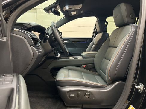 Used 2024 GMC Acadia AT4 w/ Luxury Package AWD/4WD image 7