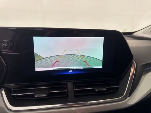 Used 2025 Chevrolet Trax LT w/ LT Convenience Package FWD image 38