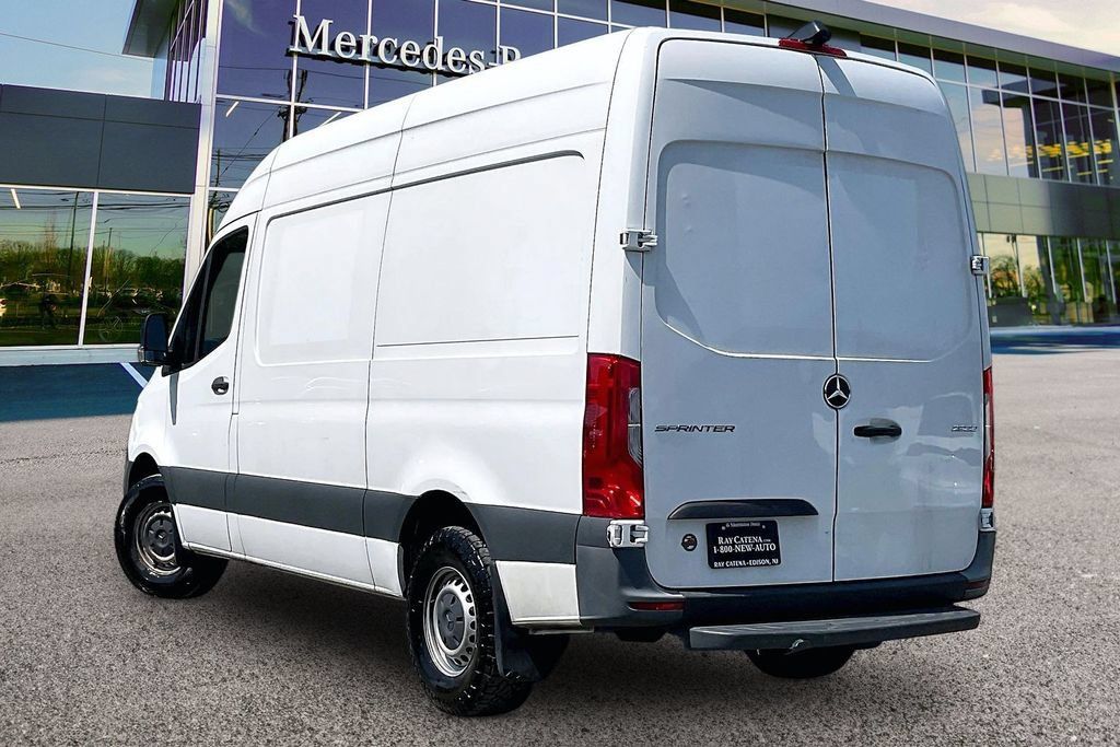 Used 2023 Mercedes-Benz Sprinter 2500 image 2