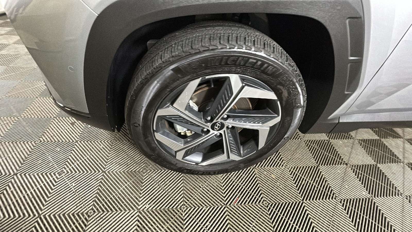 Used 2024 Hyundai Tucson Limited AWD/4WD image 11
