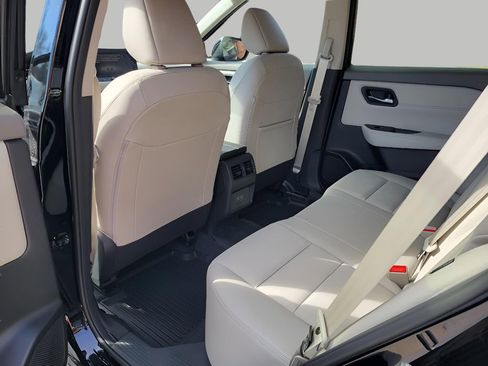 Used 2025 Nissan Rogue SL image 13