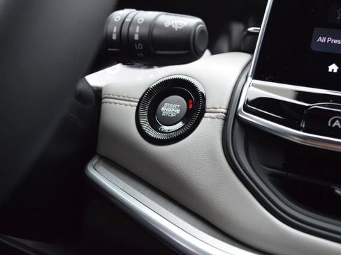 New 2026 Jeep Compass Limited image 18