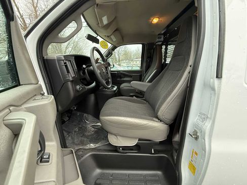Used 2023 GMC Savana 2500 w/ Driver Convenience Package image 14