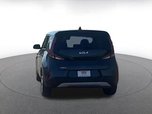 Used 2025 Kia Soul LX w/ LX Technology Package FWD image 11