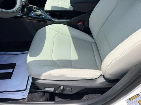 New 2026 Kia Niro EX FWD image 17