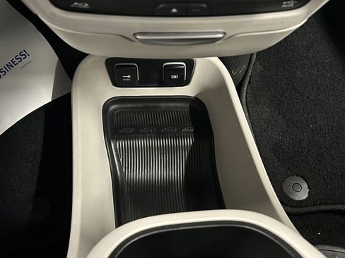 Used 2019 Chrysler Pacifica Touring-L Plus w/ Tire & Wheel Group image 35