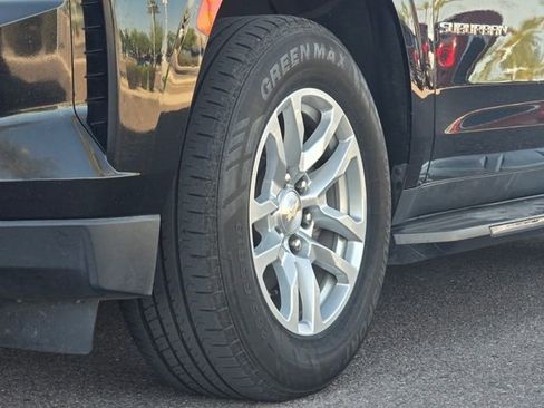 Used 2021 Chevrolet Suburban LT image 21