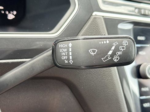 Used 2022 Volkswagen Tiguan SE image 10