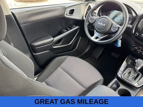 Used 2025 Kia Soul LX w/ LX Technology Package FWD image 14