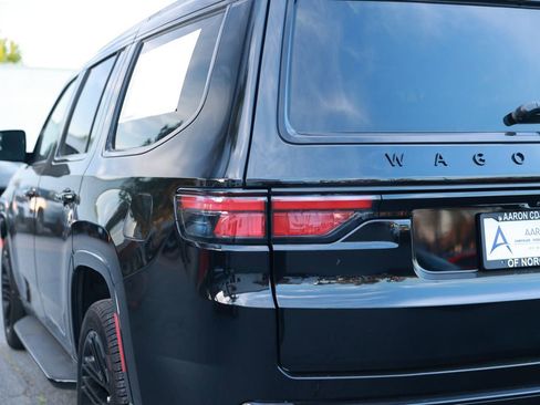 Used 2024 Jeep Wagoneer Series II RWD image 13