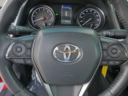 Used 2021 Toyota Camry SE w/ Cold Weather Package FWD image 25