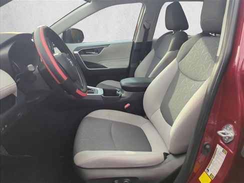 Used 2022 Toyota RAV4 XLE image 18
