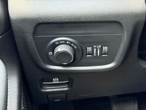 Used 2023 Jeep Grand Cherokee L Laredo AWD/4WD image 18