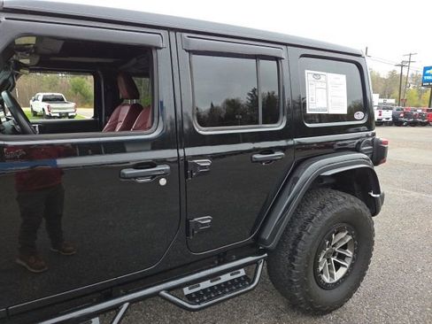Used 2024 Jeep Wrangler Unlimited Rubicon 392 AWD/4WD image 39