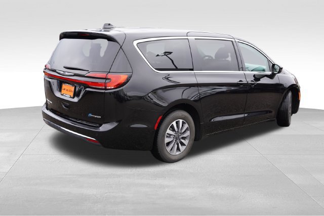 Certified 2024 Chrysler Pacifica Limited FWD image 5